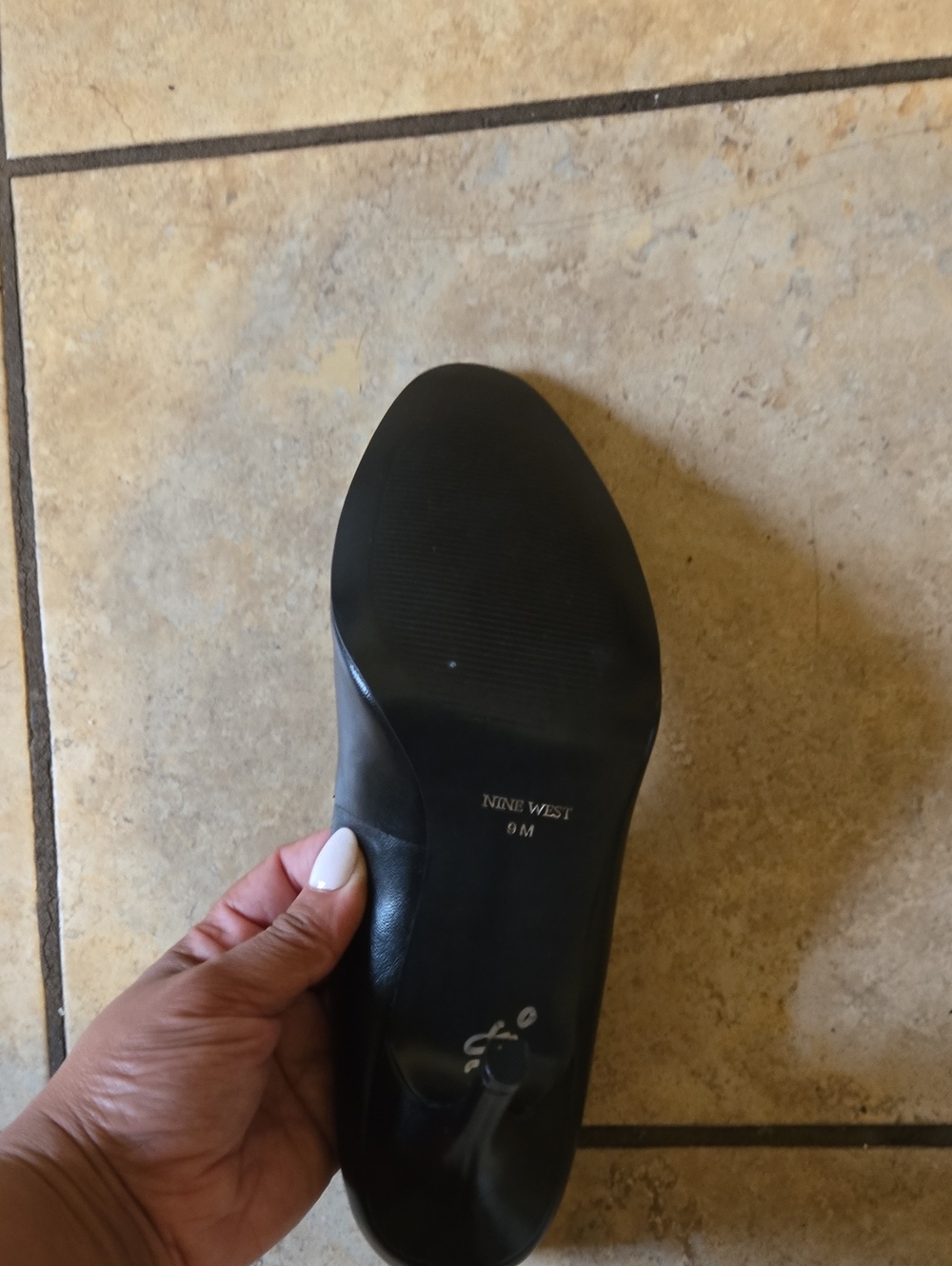 Nine West Black Leather Round-Toe Pump - Picture 5 of 6